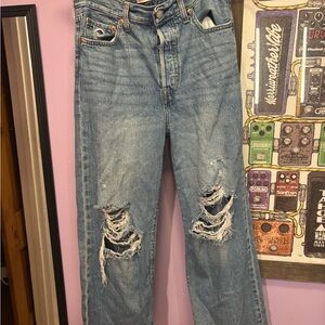 Levi women ribcage straight ankle 27 distressed jeans